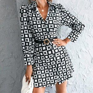 Dress with puff sleeves with buttons on the front.